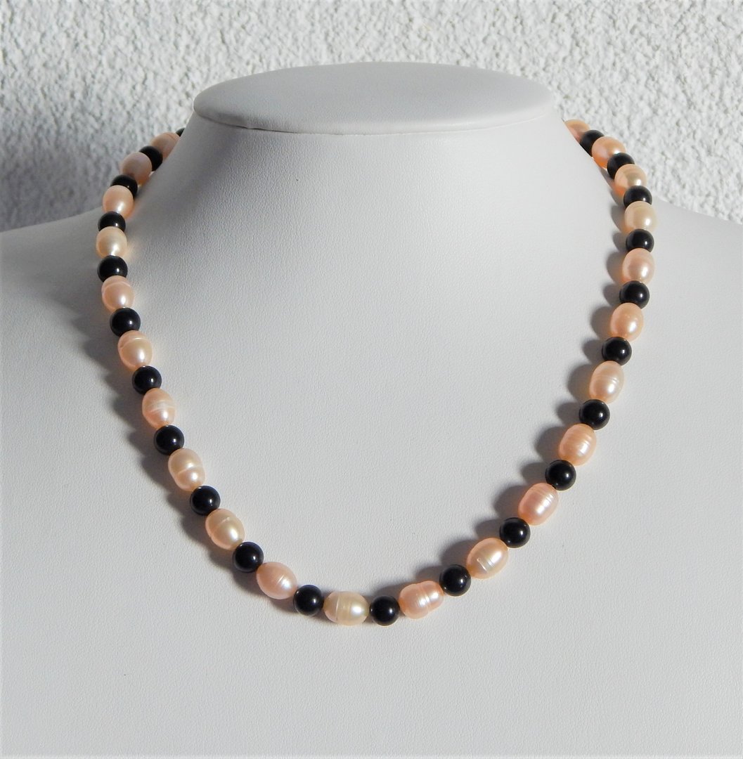 perlenkette-rose-onyxkette-schwarz-edelsteinschmuck-perlen1.jpg